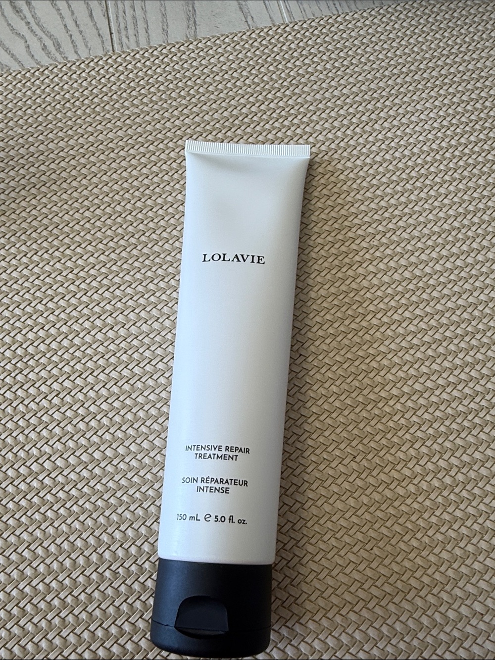 Lolavie Intensive Repair Treatment - White Moisturizer Tube
